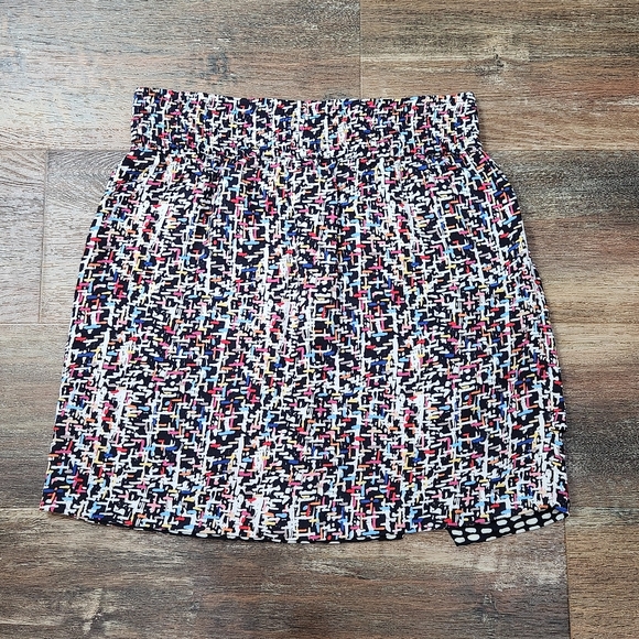 CAbi Reversible Faux Wrap Skirt Size Small - Picture 6 of 7